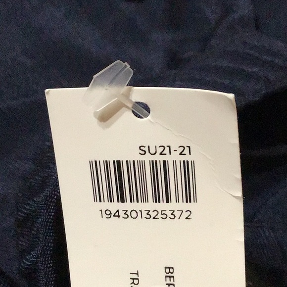 Chicos new with tags navy dressy shorts, size 0 - Picture 6 of 7